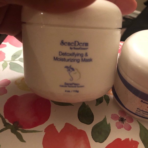 SeneGence Detoxifying mask & polishing exfoliator - Picture 2 of 3